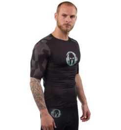 Front Page -Spartan spartan delta mens comp ss tee alt1